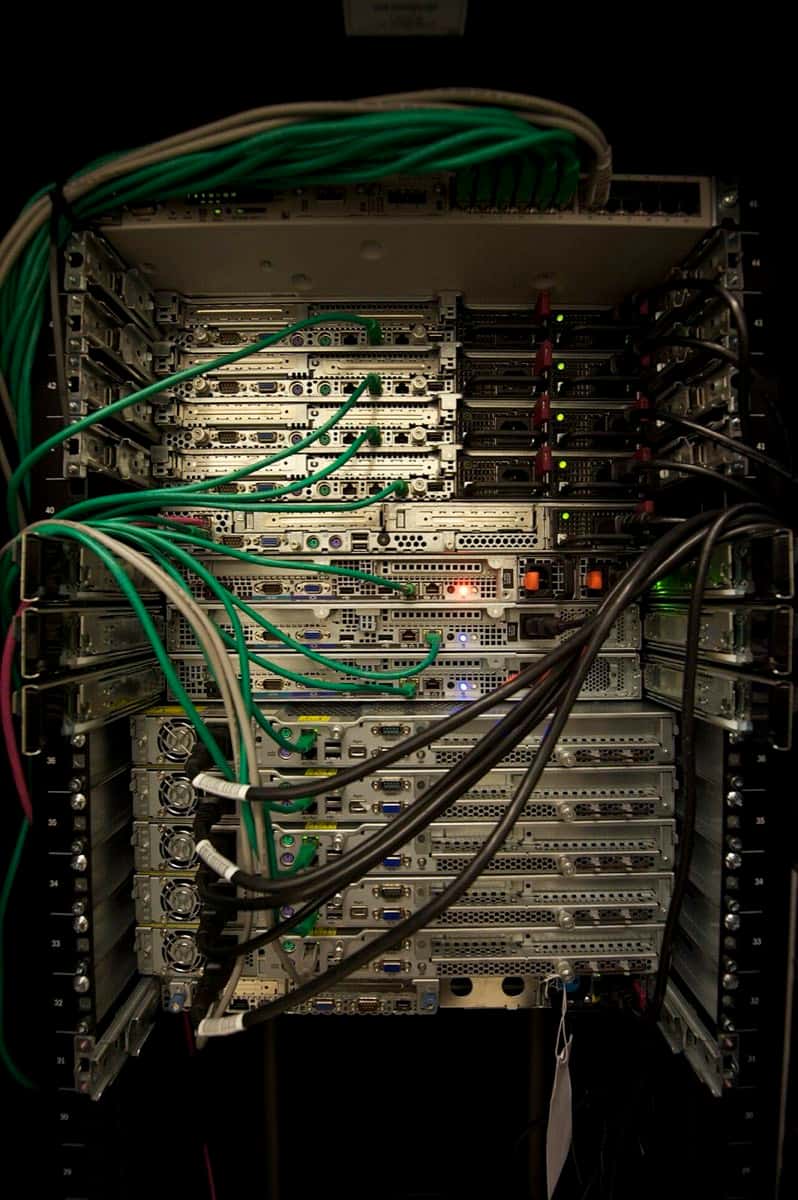 SSD hosting ve reseller hosting için sunucu rack altyapısı